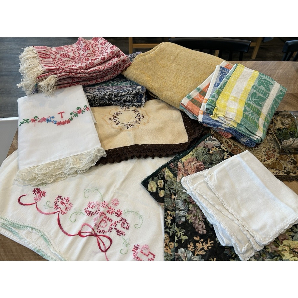 Vtg Lot Of Mixed Linens Tablecloth PillowCases Tea Bath Towels Various Crochet
